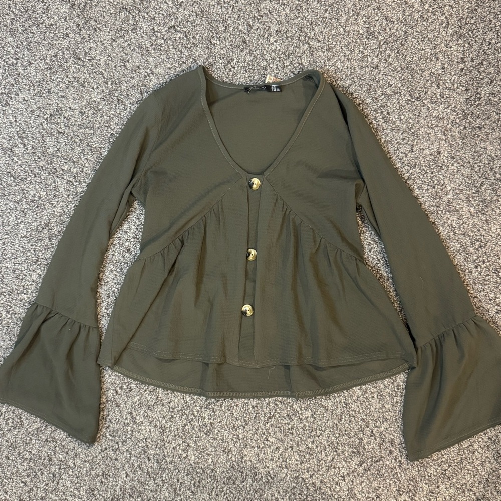 NWT Boohoo Olive Green Flared Sleeve Blouse - Picture 2 of 9